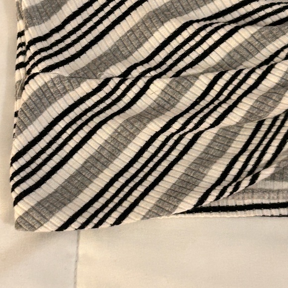 Caution To The Wind Knit Sleeveless Twist Front Striped Crop Top - Picture 4 of 5